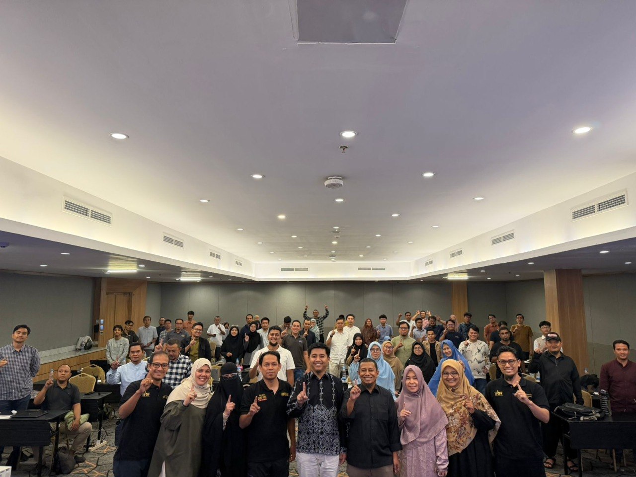 Perwakilan Mualaf Center Medan menghadiri pelatihan bisnis AI oleh Coach Ihsan Fauzi Rahman dari IIBF