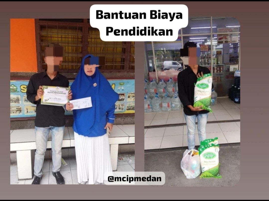 Tim Mualaf Center Medan memberikan bantuan biaya pendidikan yatim di sebuah sekolah.