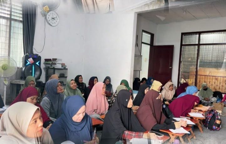 Ustadz Sani Abu Salsa menyampaikan kajian di Mualaf Center Medan tentang musibah dan taubat